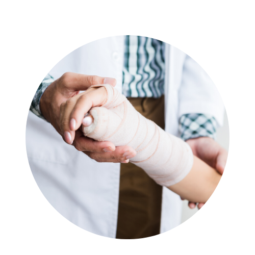 doctor splinting broken wrist 